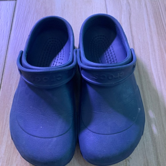 Crocs Closed Hole Shoes Size 7 - Picture 1 of 9